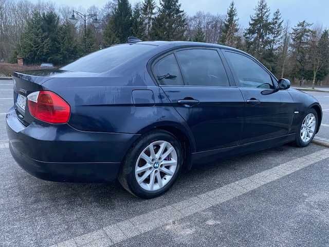 BMW E90 2.0D 163 KM / Xenon / Navi / Alu / Monaco blau