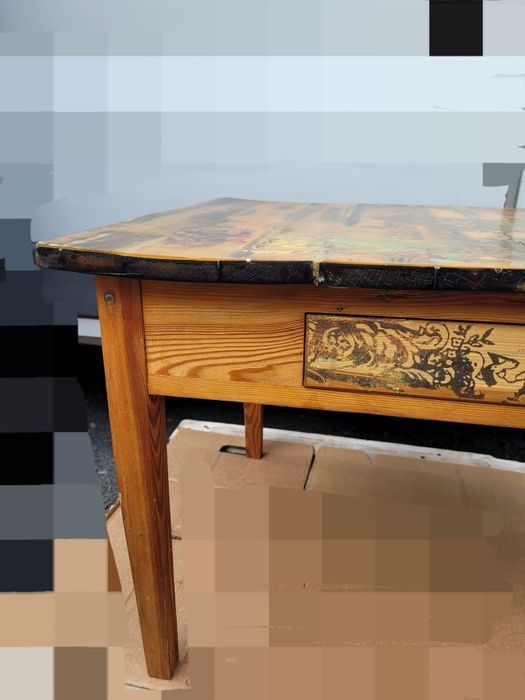 Stolik drewniany niski ozdobny