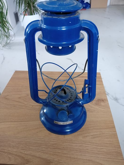 Lampa naftowa ..