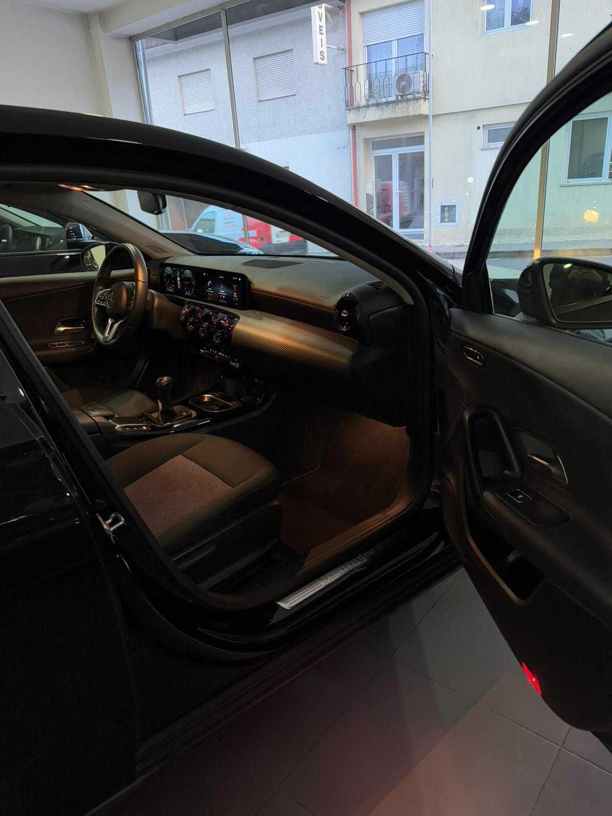 MERCEDES-BENZ A180d (Só com 71 059 km)