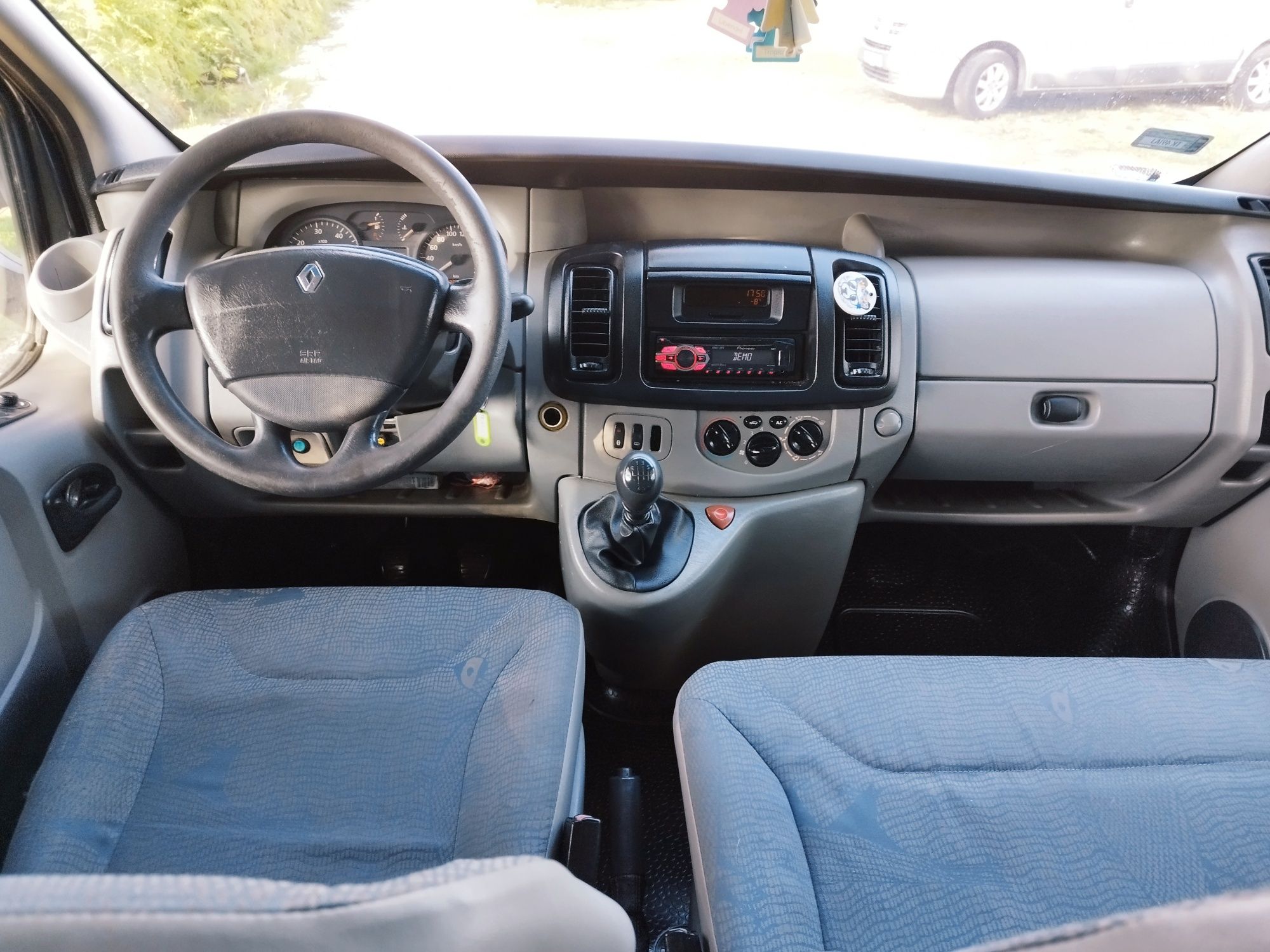 Renault Trafic 2.5DCi 140 9 Osobowy Klima Alufelgi Zadbany