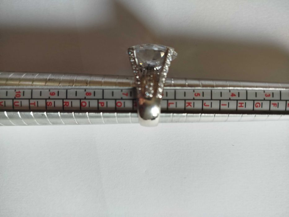 Srebrny pierścionek z kamieniem 925