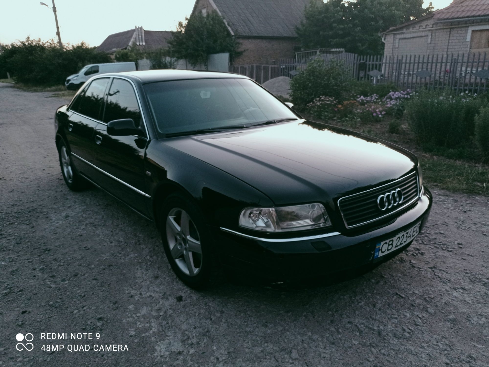 Продам Audi A8 (D2)