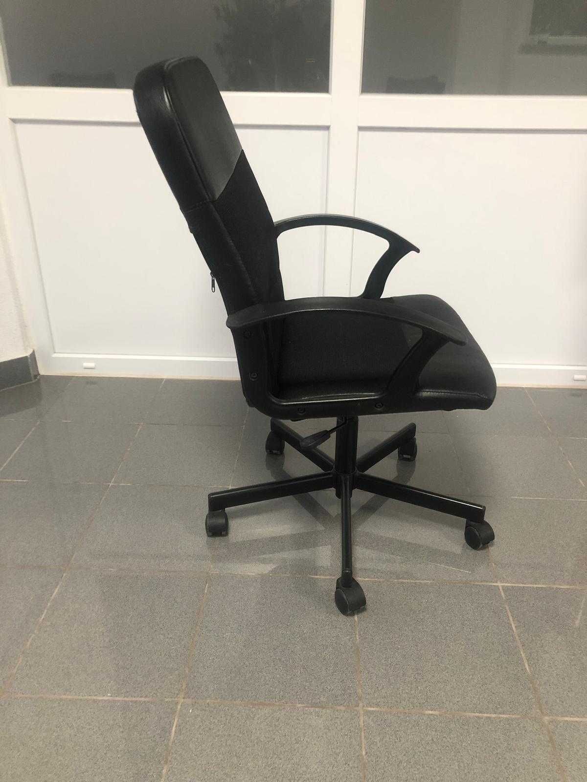 Cadeira de Escritório Giratória com Rodas - Ajustável em altura - IKEA