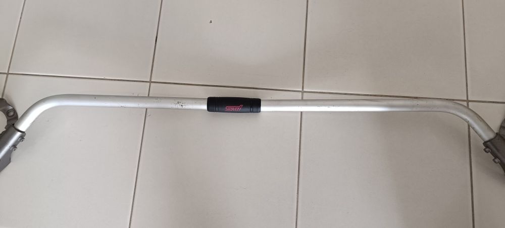 Barra AA flexível STi original Subaru Legacy Outback BM/BR 09-14