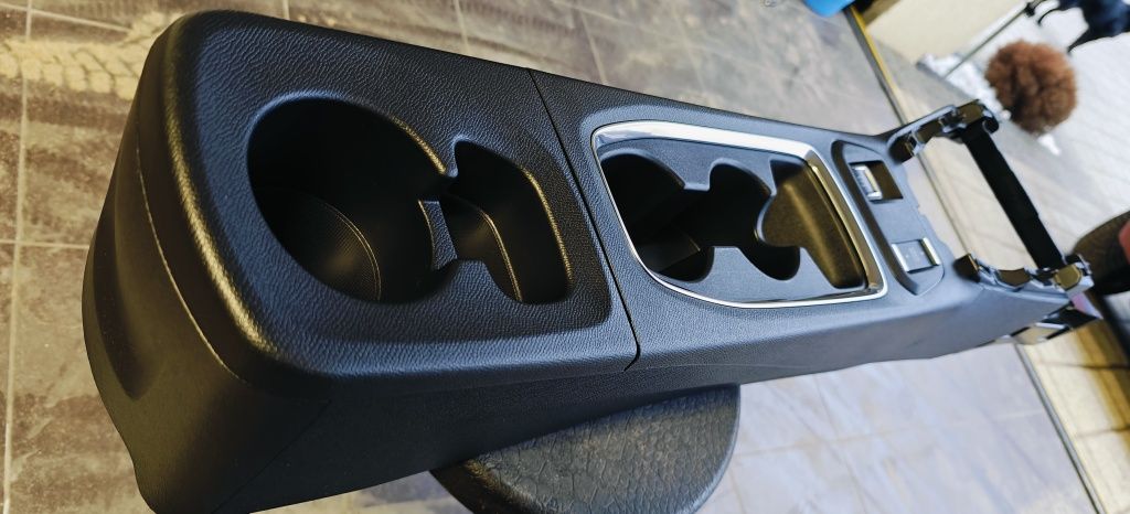 Konsola tunel środkowy Opel Corsa F Electric JAK NOWA! Stan idealny!