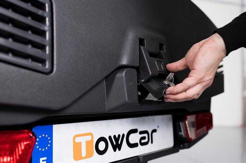Bagażnik Boks na tył samochodu Kufer Box bagażowy platforma Towbox EVO
