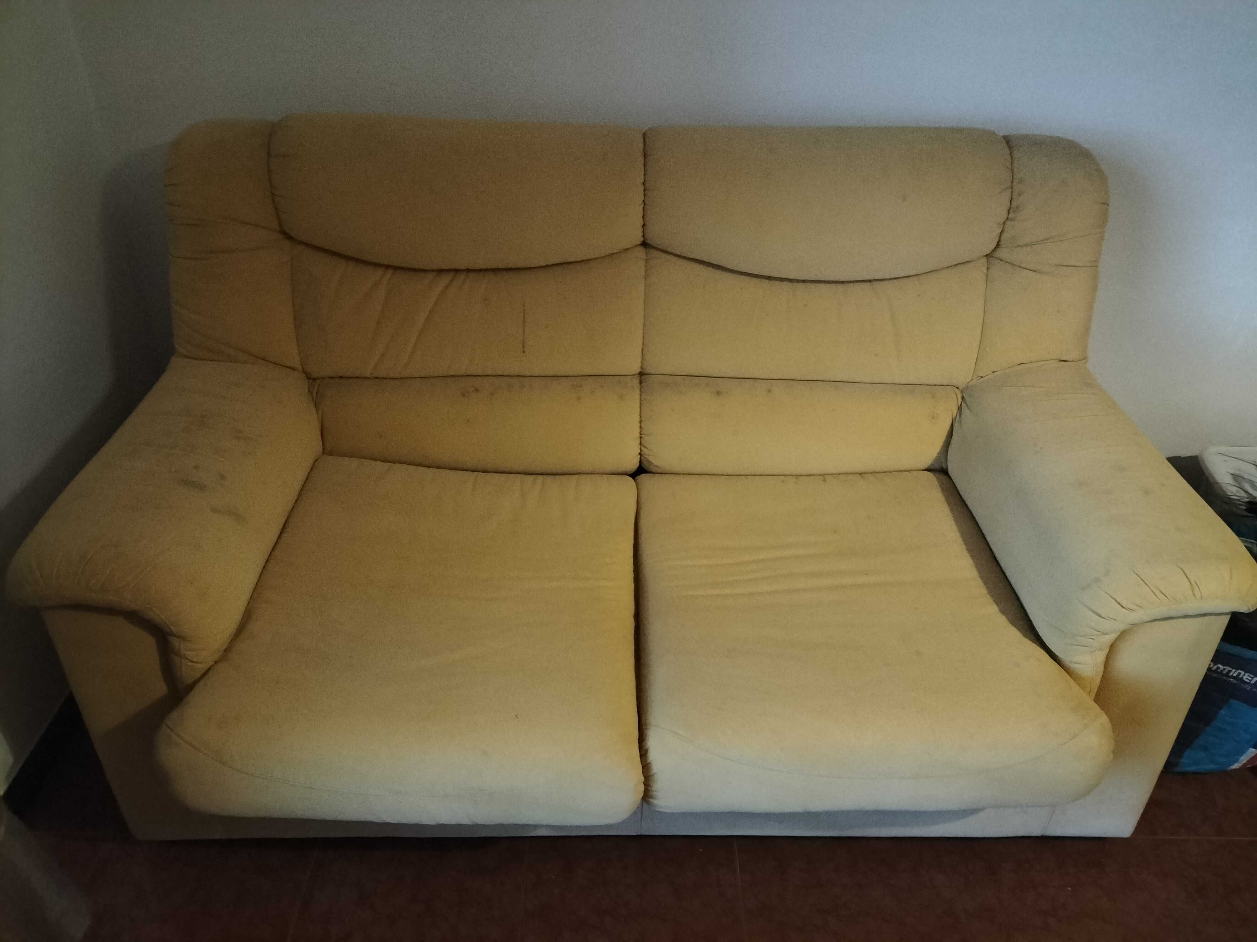 Conjunto de 3 sofás (1 sofá cama e 2 poltronas)