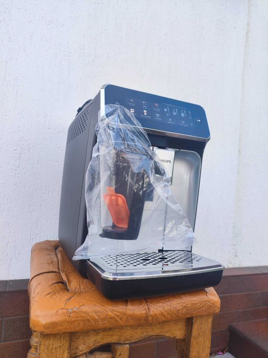 Кавомашина PHILIPS Series 3300 EP3347/90 новий молочник