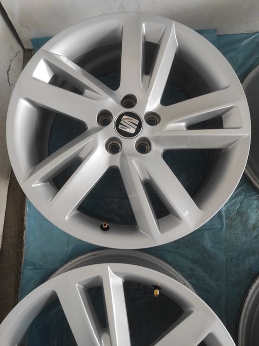 225 Felgi aluminiowe ORYGINAŁ SEAT R 17 5x100 otwór 57,1 Bardzo Ładne