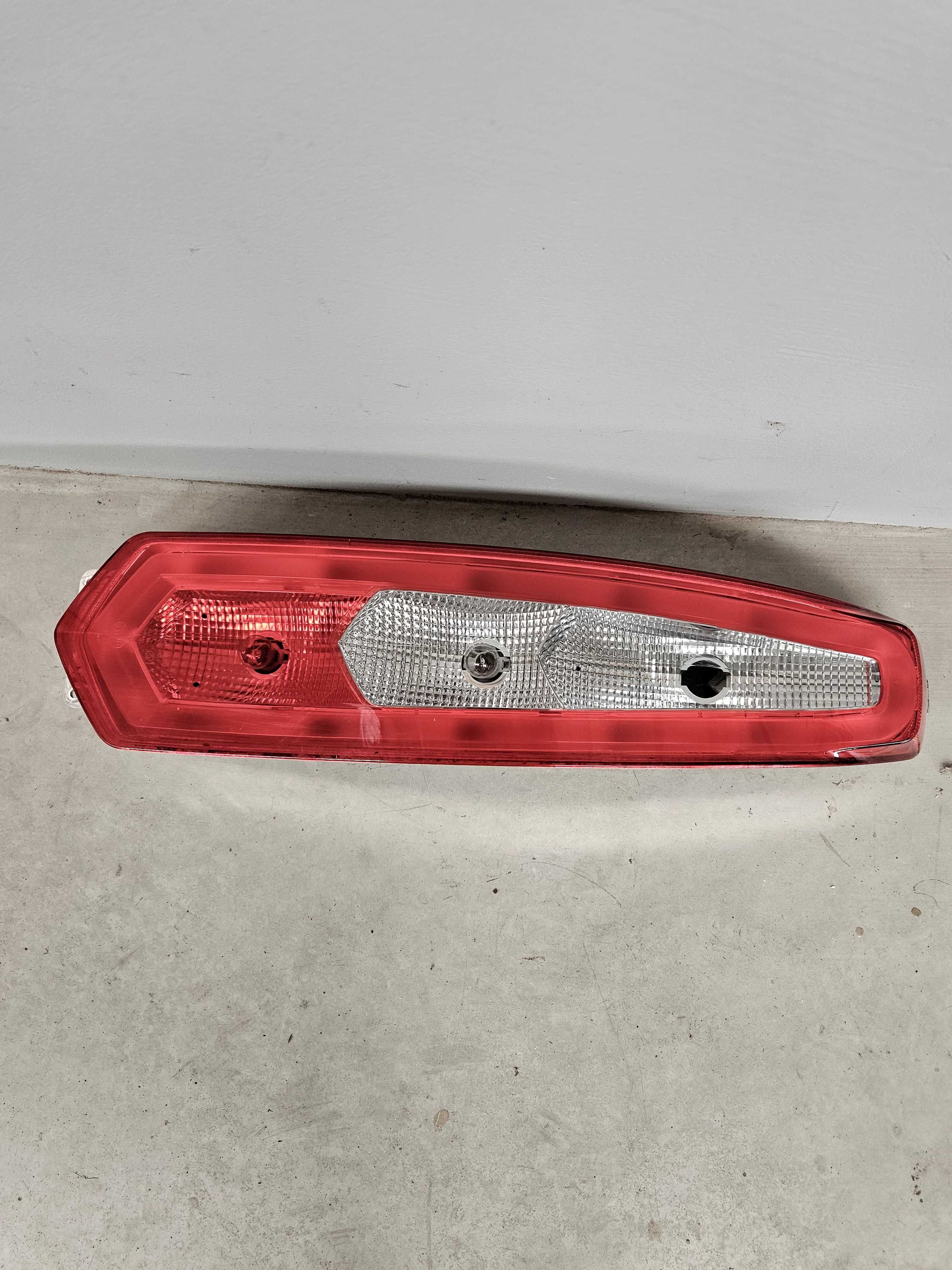 Lampa hobby fendt prawa lewa