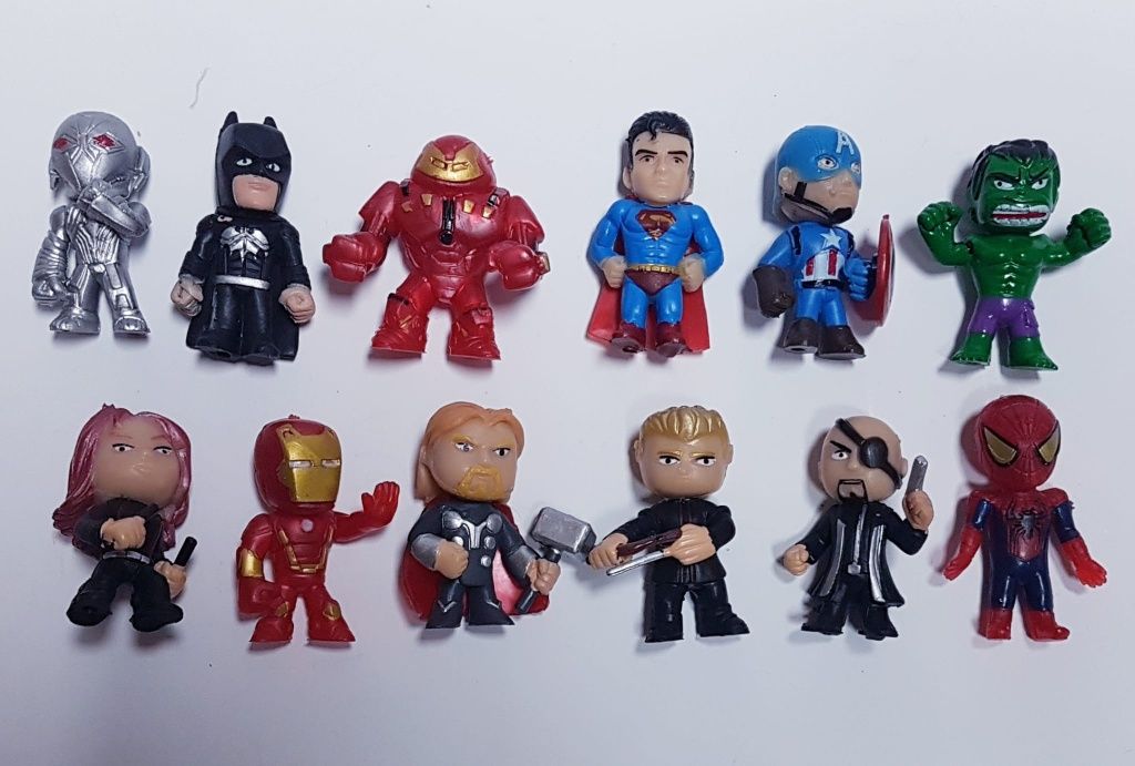 12 pcs mini Avengers (Portes Incluidos)