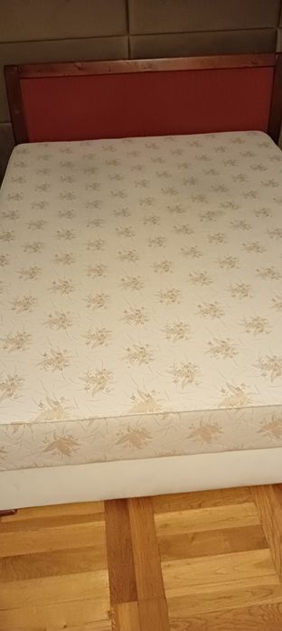 Sprzedam łóżko z zagłówkiem