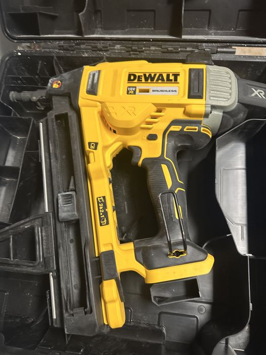 Gwozdziarka dewalt dn 890 na baterie