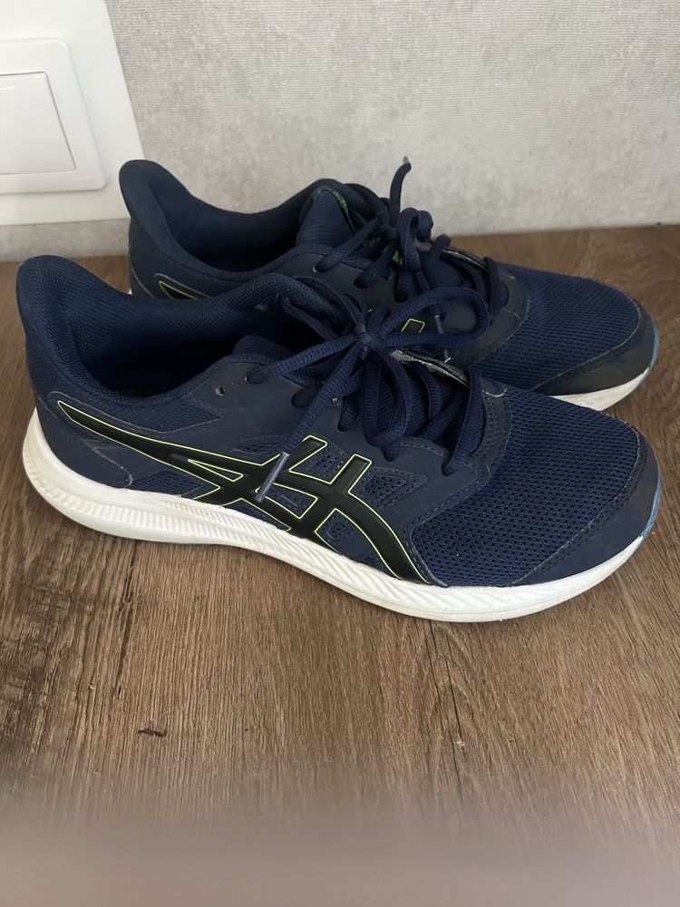 Продам кросівки asics розмір 39