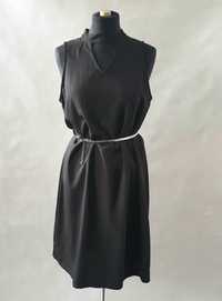 Elegancka czarna sukienka midi z dekoracyjnym dekoltem. Vero Moda.