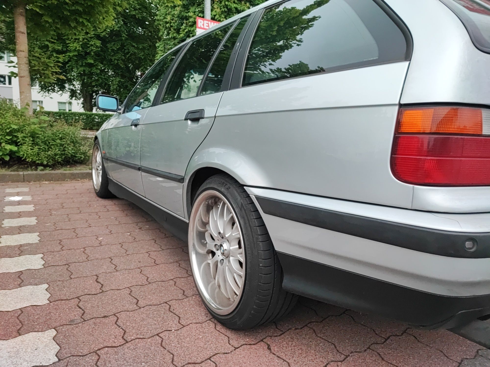 BMW e36 320i r6 18 tki