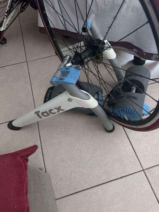 Rolos da TACX e roda para o mesmo