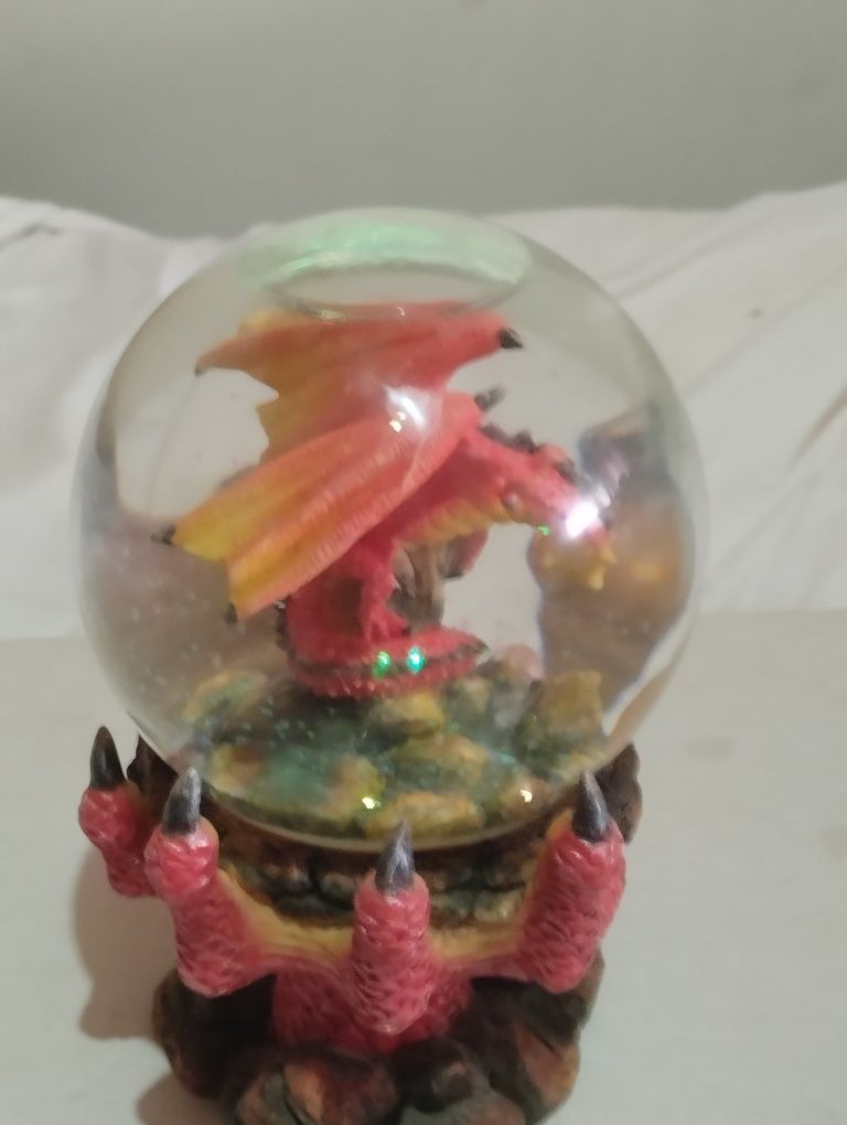 Globo de neve com dragão