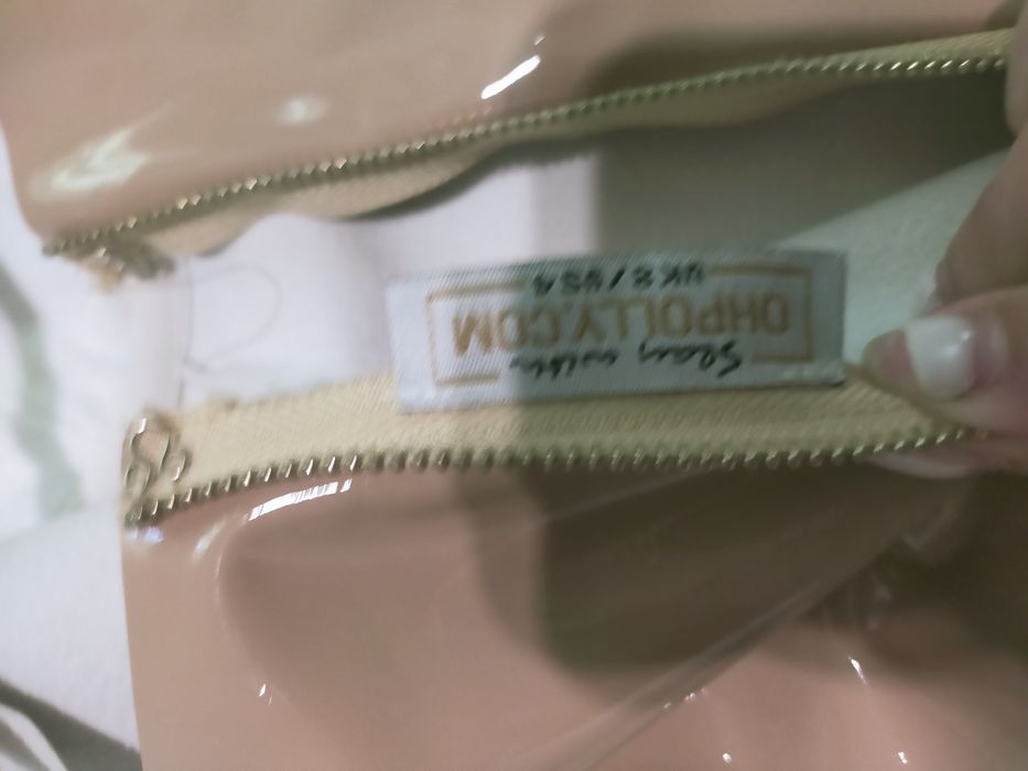 Продам вечірню,дуже гарну , лялькову сукню(на худесеньку пані) ,розмір
