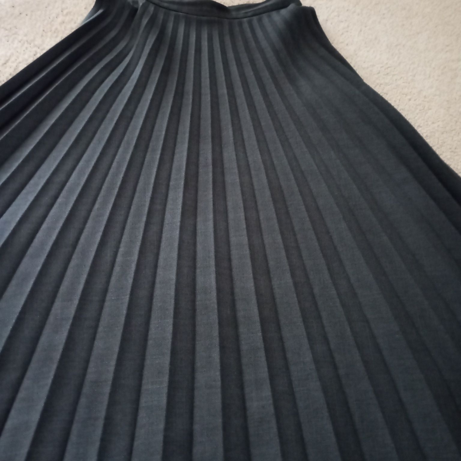 klasyczna bardzo długa solejka -plisowana spódnica