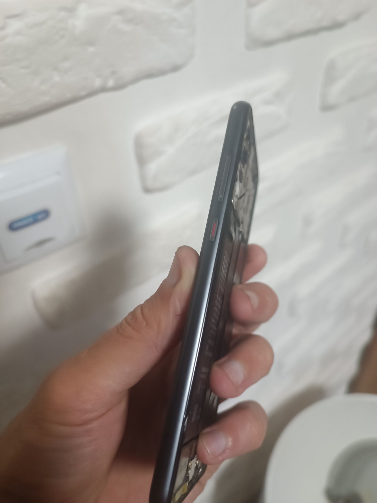 Huawei P20 4/64Gb EML-L29 битий