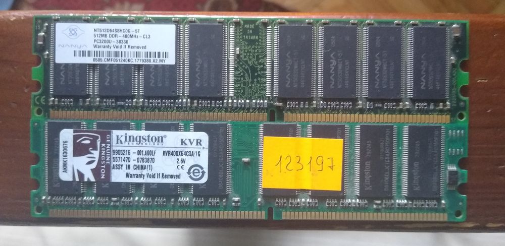 Память 512 мб и 1 Гб DDR 400