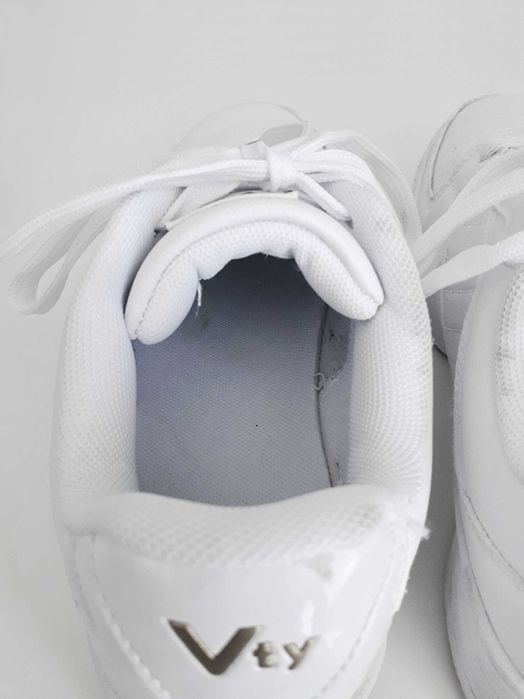 Sapatilhas brancas (tam. 38)