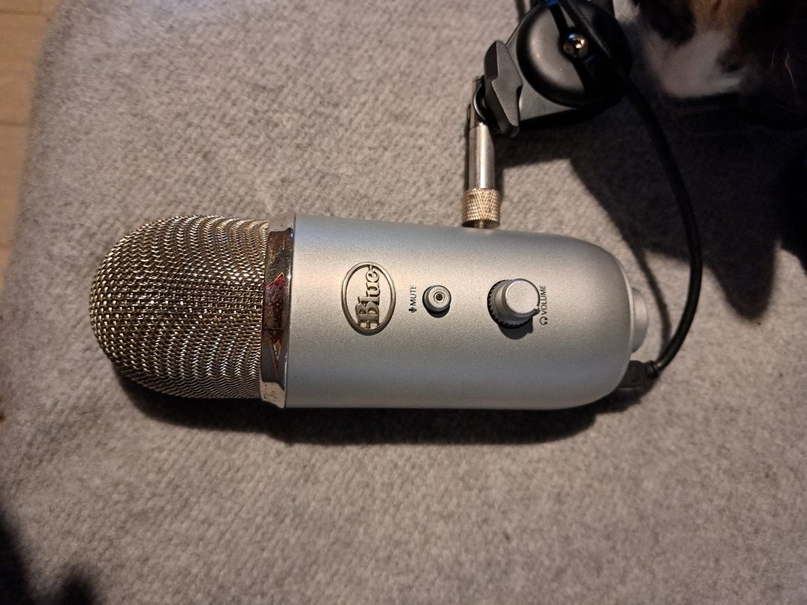 Microfone Blue Yeti + suporte