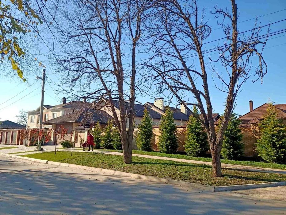 Таунхауз 116 м кв с участком 1 сотка, террасой  и парковкой .