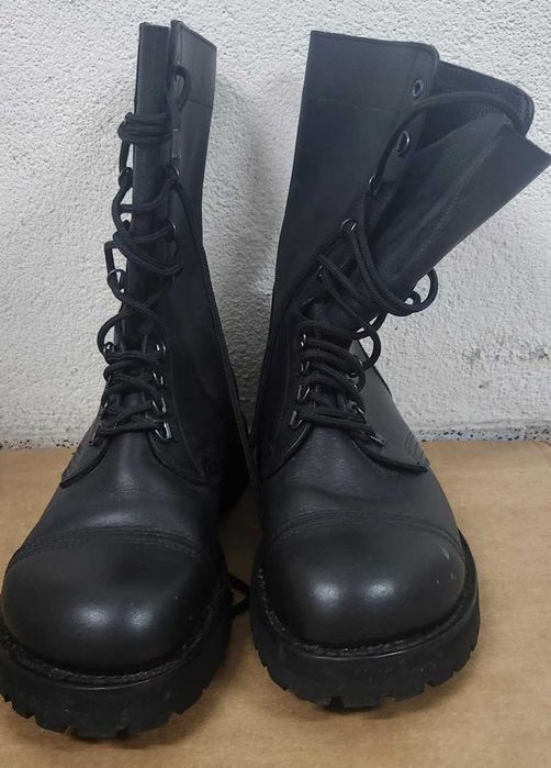 Botas pretas militar, novas, tamanho 42