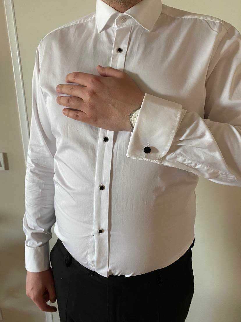 Elegancka biała koszula smokingowa w zestawie z guzikami i spinkami