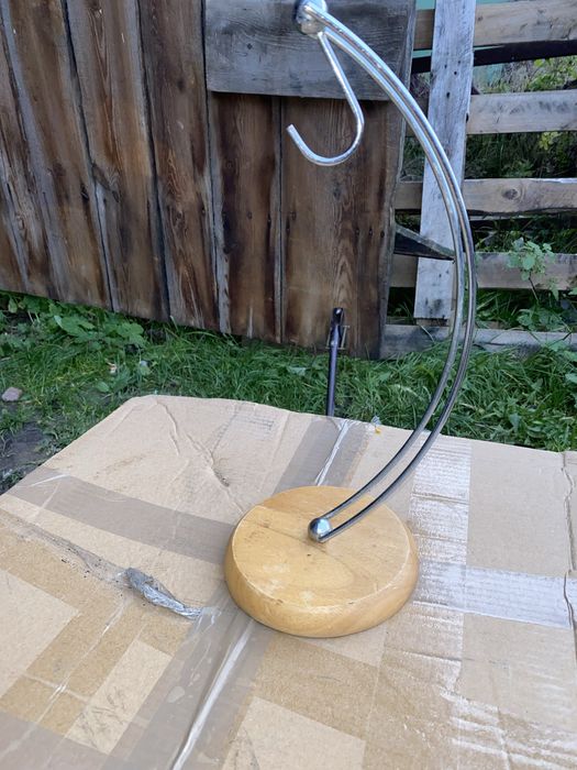 Wieszak stojak na banany na drewnianej nóżce