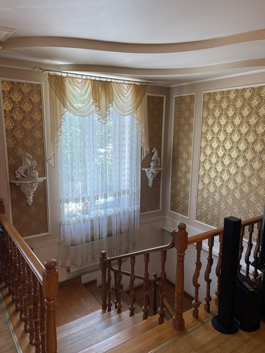 Трехэтажный дом премиум класса в самом Центре города!