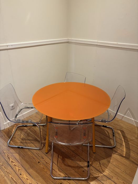 Mesa de jantar com 4 cadeiras