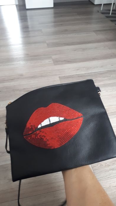 Torebka na ramię listonoszka usta