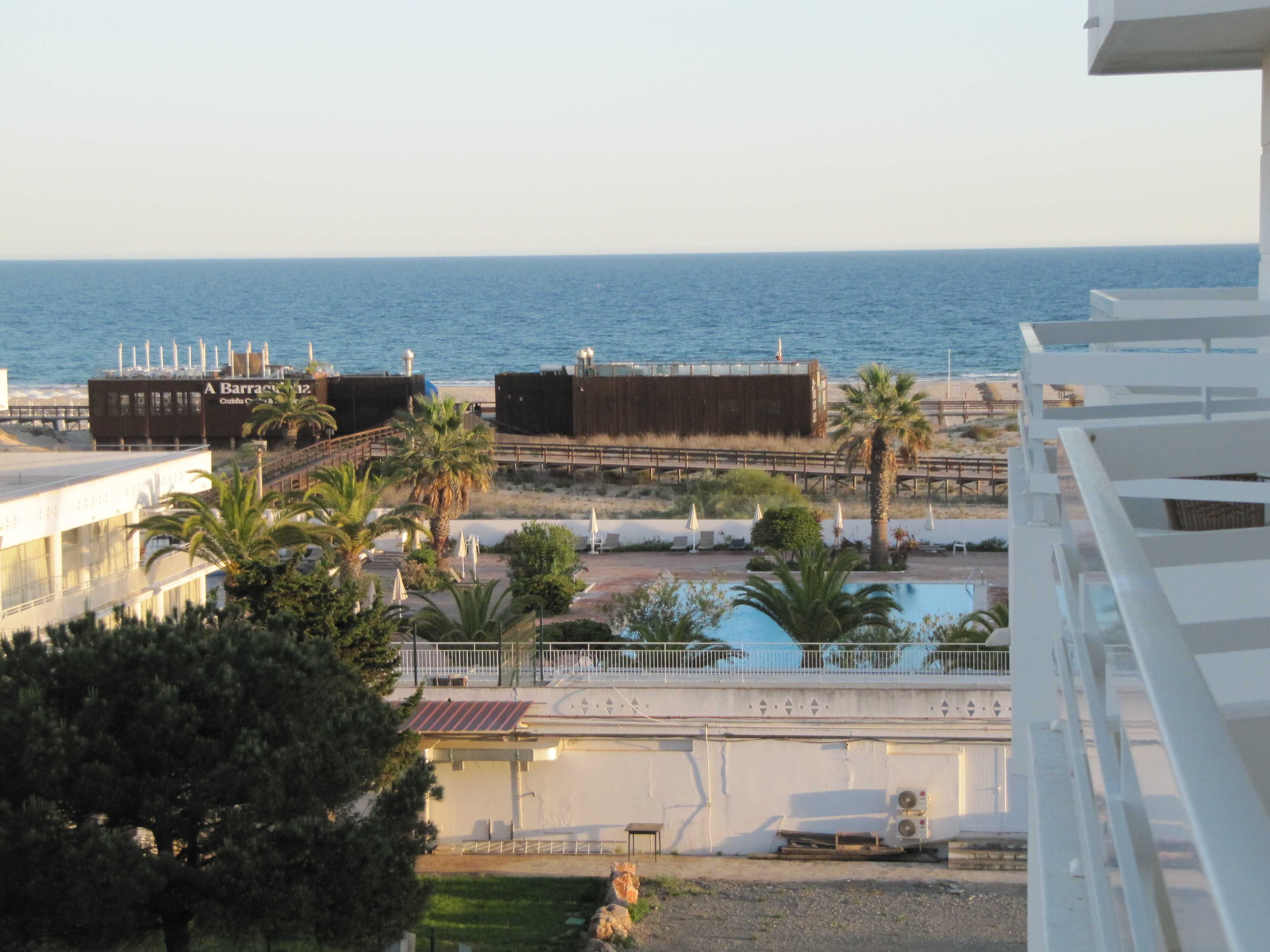 T1, Monte Gordo, frente à praia