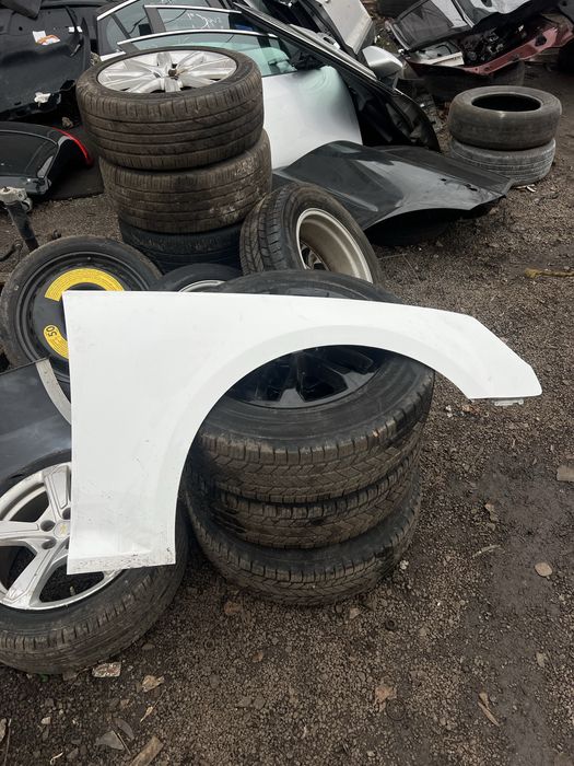 Крыло правое переднее Audi a4 b9 крило переднє праве ауді а4