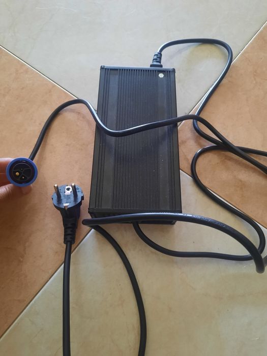 Electrica, bateria portátil pode levar para casa ou carregar na mota