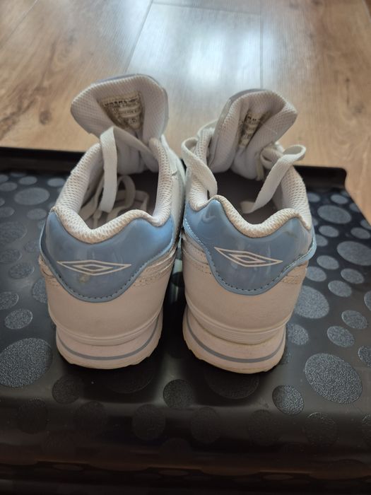 Buty Umbro nowe 37.5