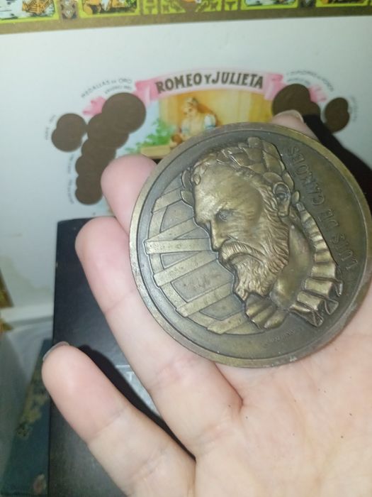 Pequena medalha Luis de Camões