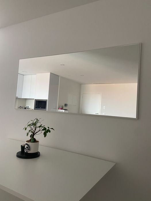 Mesa de jantar mais moldura espelho