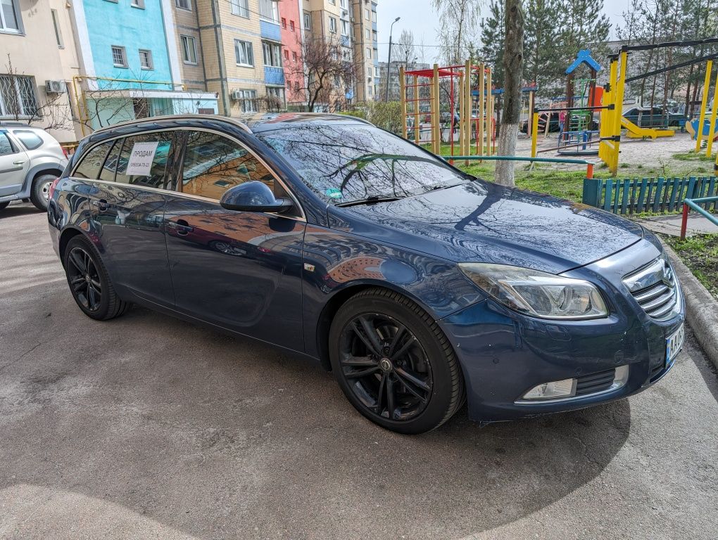 Opel Insignia Sports Tourer 2.0 CDTI 2010р. (максимальна комплектація)