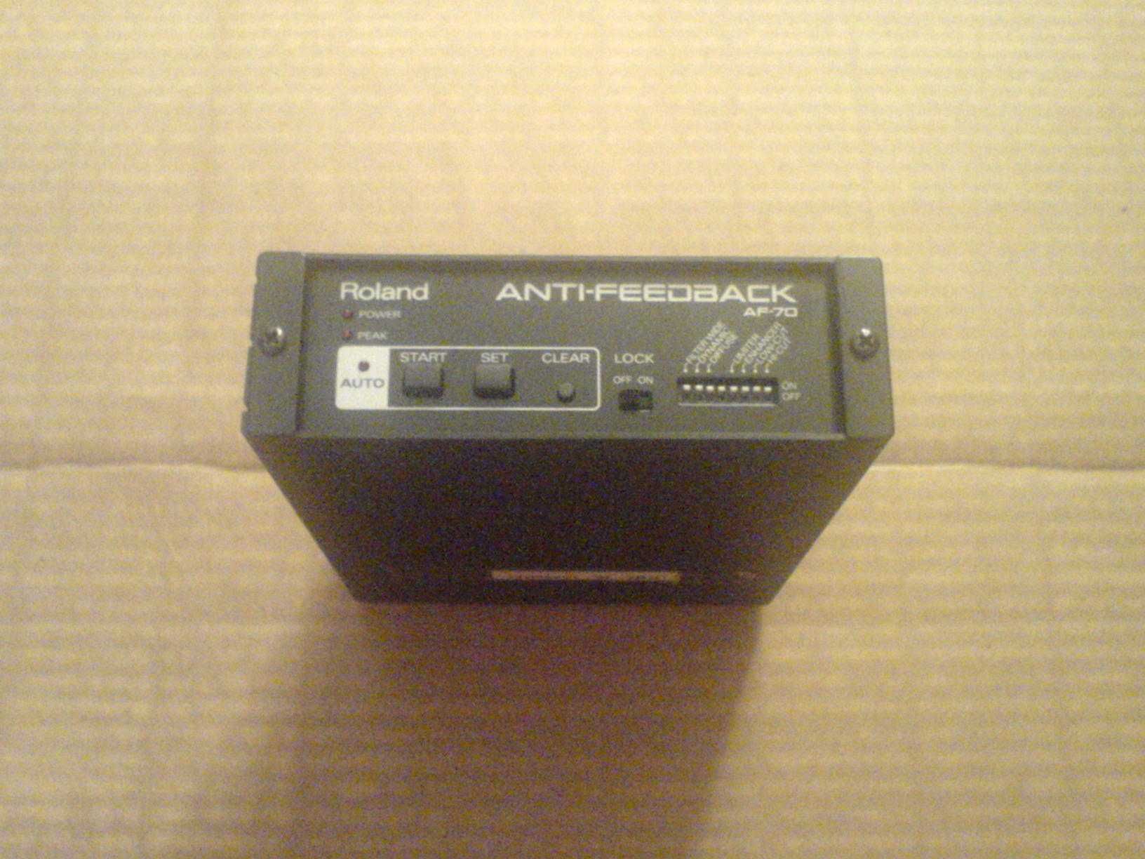 Roland AF70 (подавитель фидбека)