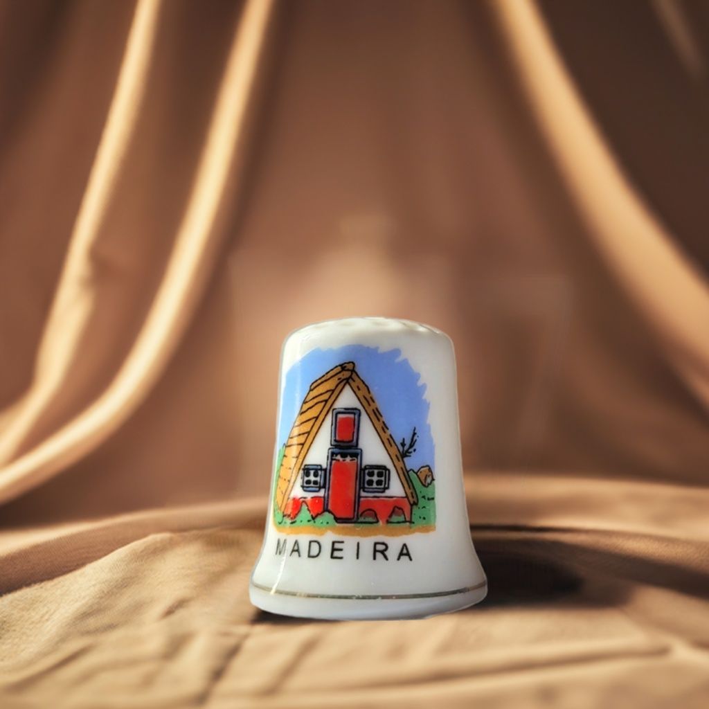 Caneca, dedal e tapador de cortiça
