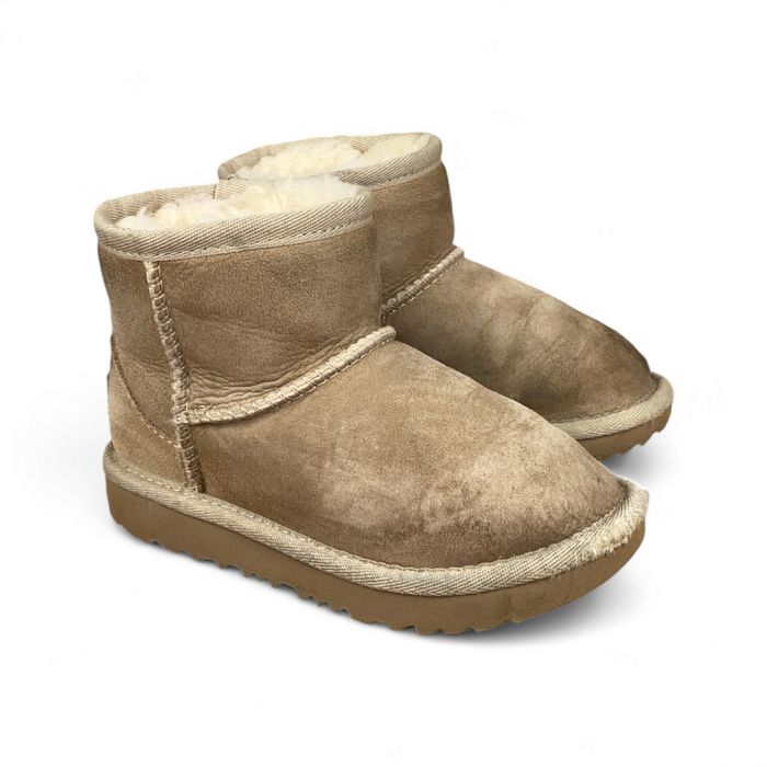 Dziecięce buty UGG Classic Mini II r 26 – zamszowe śniegowce ocieplane