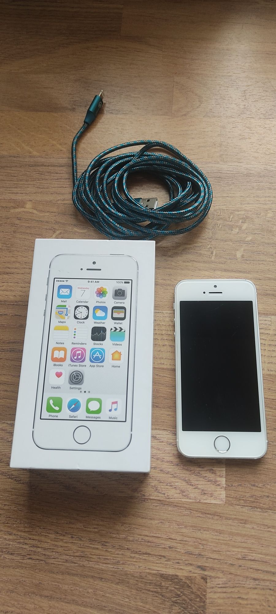 Telefon iPhone 5S biało - srebrny