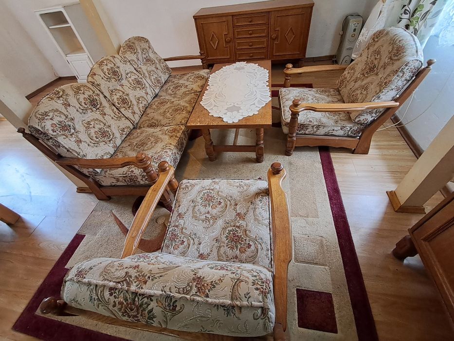 Komplet mebli dębowych – styl vintage – sofa, fotele, stół, komody