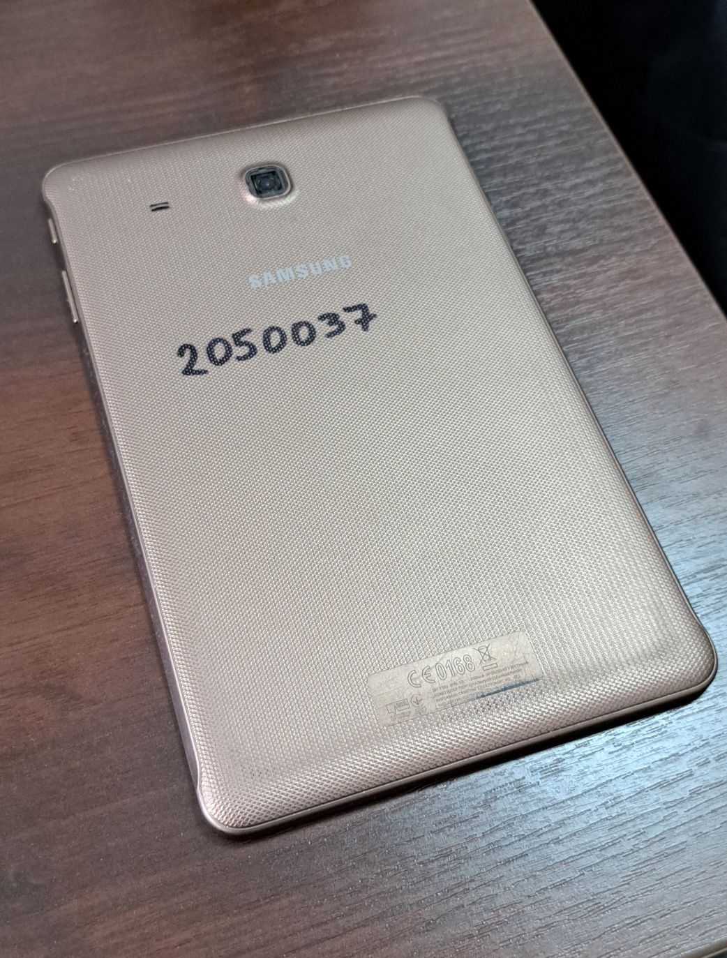 Планшет Samsung SM-T561 9,6"