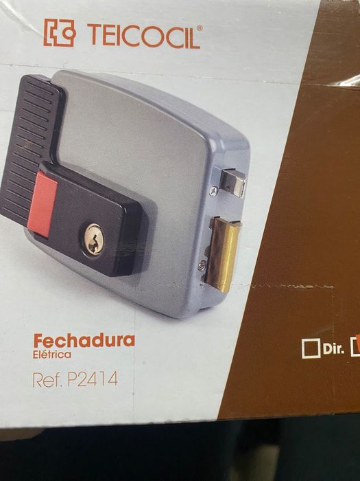 Fechadura nova ainda na caixa abre para a esquerda
